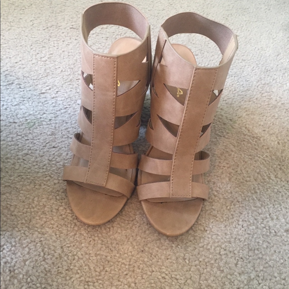 Heels - Picture 3 of 4